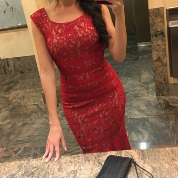 Red lace dress - Picture 2 of 2